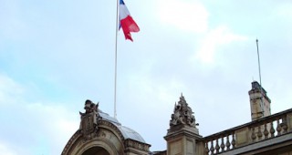 В Париж фермери струпаха сено в знак на протест пред Елисейския дворец
