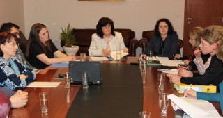 Министър Костова се срещна с жители на с. Труд