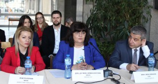 Министър Костова: Недостигът на кадри във водния сектор трябва да е държавна грижа