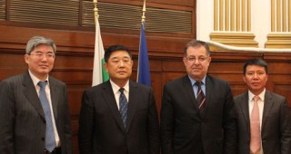 Министър Бозуков посрещна делегация от Китай