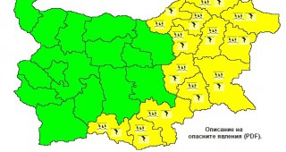Жълт код за интензивни валежи и гръмотевици е обявен в 13 области на страната