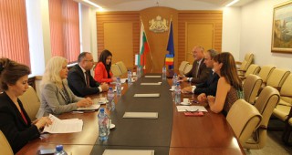 Министър Порожанов се срещна с Йон Гъля, извънреден и пълномощен посланик на Румъния