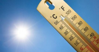 Жълт код за опасно високи температури е обявен за 18 области в страната