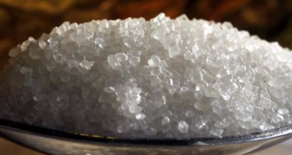 Средните цени на едро и на дребно на бяла кристална захар за страната се задържат на нивата от предходната седмица