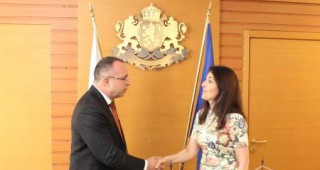 Министър Порожанов се срещна с посланика на Азербайджан Наргиз Гурбанова