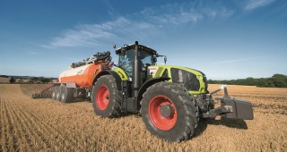 CLAAS представя новата генерация големи трактори AXION 900