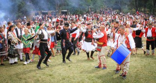 Фестивалът на фолклорната носия в Жеравна