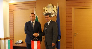 Министър Порожанов се срещна с Роланд Хаузер, извънреден и пълномощен посланик на Република Австрия