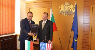 Министър Порожанов се срещна с посланика на САЩ Ерик Рубин