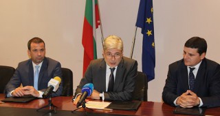 Министър Димов подписа първия договор за безвъзмездна финансова помощ по ос Отпадъци на ОП Околна среда