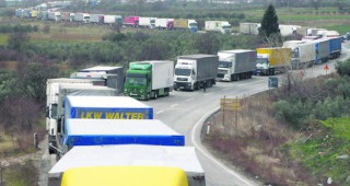 Министър Найденов проведе разговор с гръцкия си колега за блокирането на границата с България