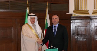 Министър Порожанов и колегата му от Саудитска Арабия Абдулрахман ал Фадли обсъдиха конкретни възможности за инвестиции