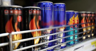 Все повече британски търговски вериги забраняват продажбата на енергийни напитки на деца под 16-годишна възраст