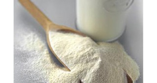 Изкупеното от Европейския съюз мляко на прах оказва натиск върху актуалните цени на суровината