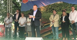 Министър Порожанов откри празника на Горнооряховския суджук