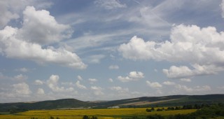 Ще преобладава слънчево време с временни увеличения на облачността над Източна България