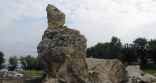 Скална маса се откъсна от природната забележителност Дикилиташ