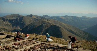 Изгарянето на отпадъци в хижите и мокрите кърпички — новите предизвикателства към планината