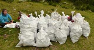 Изгарянето на отпадъци в хижите и мокрите кърпички — новите предизвикателства към планината