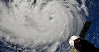 Най-мощният ураган от близо три десетилетия насам връхлита САЩ