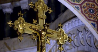 Българската православна църква чества Кръстовден