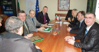 Зам.-министър Костов обсъди изграждането на нов път край Ковачевица