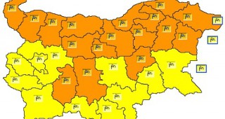 НИМХ издава предупреждение от втора степен (оранжев код) за силен вятър за всички области от Северна България и за областите Пловдив, Пазарджик и Сливен
