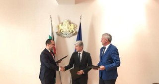 Министър Димов подписа договор за компостираща инсталация на Враца и Мездра