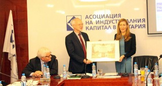 Министър Ангелкова: Работим в сътрудничество с бизнеса за привличане на инвеститори в туризма