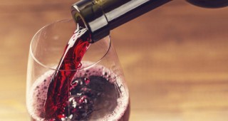 Забраната за продажба на вино с обяви и съобщения вече е в сила