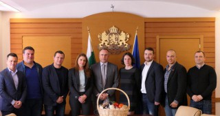 Министър Порожанов и екипът му се срещнаха с Асоциацията на младите фермери в България