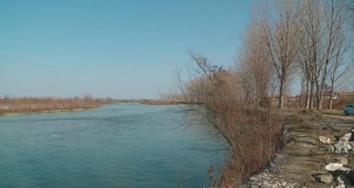 Край пловдивското село Триводици изградиха защитна стена на река Марица