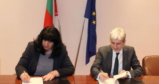 Министър Димов подписа договор за компостираща инсталация на Хисаря