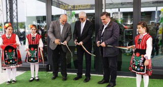 Мегатрон откри търговско-сервизен комплекс в Българово