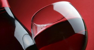Червеното вино спира развитието на раковите клетки