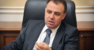 Министър Найденов ще посети борса за цветя