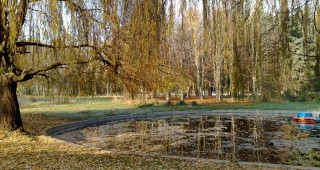 Община Бургас стартира почистване в парк Езеро