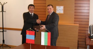 Министър Найденов проведе среща с новия посланик на Монголия Церендорж Ганхуяг