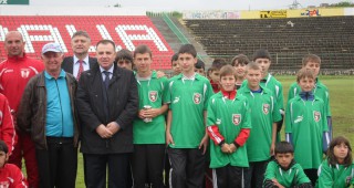 Министър Найденов участва във футболен турнир във Враца