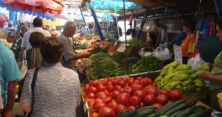 Проверяват зеленчуковите борси във Варна