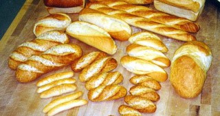 Хлебопроизводители, зърнопроизводители и министърът на земеделието - в спор за цената на хляба