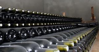 Разкриха бутилирано вино с неясен произход в село Хърсово, област Благоевград
