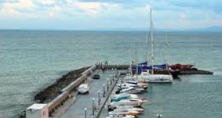 Пристанище Варна е затворено за празни кораби