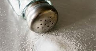 Ограничаването на солта може да намали сърдечните болести с почти една пета