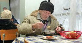134 души в неравностойно положение получават всеки ден топъл обяд в социална трапезария в Бургас