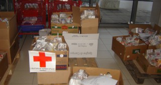 200 деца в риск са получили хранителни пакети от Български червен кръст