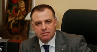 Министър Найденов връчи дипломи на абсолвенти от Аграрния университет