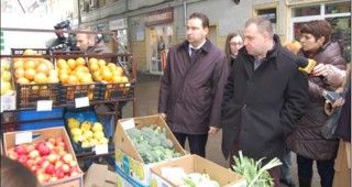 Министър Найденов даде старт на проверките на храните за празниците