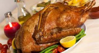 Според традицията на новогодишната трапеза в Северозападна България трябва да има червен петел или пуйка