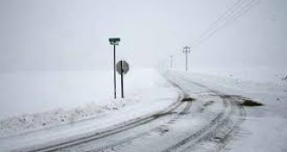 Снеговалеж и лоша видимост в Добричка област